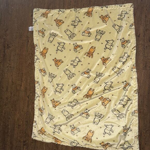 Disney Winnie the Pooh Yellow Baby Blanket Size 30×40 - Picture 1 of 3